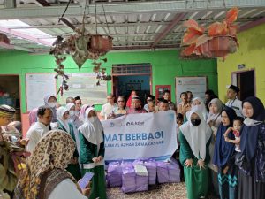 Bakti Sosia Jumat Berbagi, OSIS bersama MPK SMP Islam Al Azhar 24 Makassar berkolaborasi dengan Lembaga Amil Zakat Al Azhar