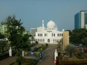 Perubahan Menuju Kemajuan: Peran Buya Hamka dan Sekolah Islam Al-Azhar dalam Pendidikan Islam di Indonesia