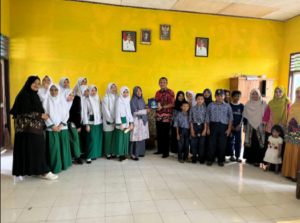 Menuju Pemahaman Masyarakat, SMP Islam Al Azhar 24 Makassar mengikuti Orientation Study of Society (OSS)