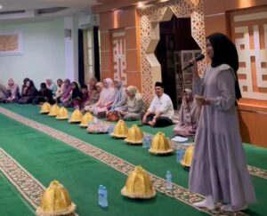 Perkuat Ukhuwah, SMP Islam Al Azhar 24 Makassar Gelar Buka Bersama Sekaligus Penerimaan Hadiah Lomba Gema Ramadhan