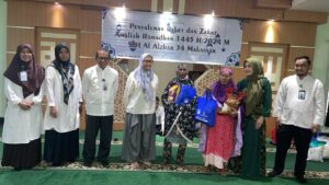 SD Islam Al Azhar 34 Makassar Berbagi Berkah Ramadhan Melalui Pembagian Paket Ramadhan dan Penyaluran Zakat
