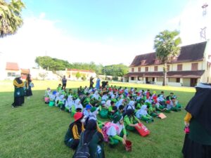 Membuka Jendela Dunia Melalui Field Trip: Murid SD Islam Al Azhar Mengunjungi Benteng Rotterdam || Melestarikan Budaya Makassar