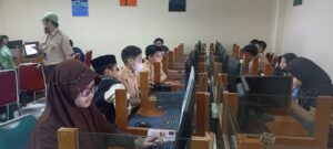 Pelatihan Thematic Academy : Pengenalan Coding Murid SD Islam Al Azhar 34 Hertasning Makassar oleh KOMINFO