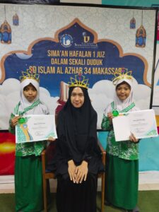 Kompak dan Berprestasi, Si Kembar Aisyah dan Alifa Tuntaskan Hafalan Al-Qur’an Juz 29 Pada Simaan Dalam Sekali Duduk di SD Islam Al Azhar 34 Makassar