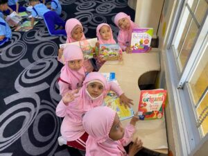 Bulan Bahasa: Literasi dan berbagi manfaat