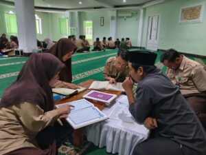 Belajar Tajwid dan Makharijul Huruf, Guru dan Karyawan SD Islam Al Azhar 34 Makassar Tingkatkan Kompetensi