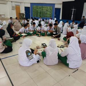 Kegiatan Amaliyah Ramadhan SMP Islam Al Azhar 24 Hertasning Makassar