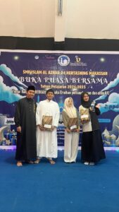 MERAYAKAN NUZULUL QUR’AN DENGAN BUKA PUASA DAN TARAWIH BERSAMA MURID SMP ISLAM AL AZHAR 24 HERTASNING MAKASSAR