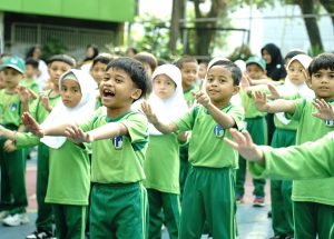Gerak Ceria dan Sehat, Siswa SD Islam Al Azhar 34 Makassar Ikuti Senam Anak Indonesia Hebat