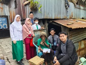SDI Al Azhar 34 Makassar Salurkan Bantuan Infaq dan Sedekah kepada Mustahik di Panaikang